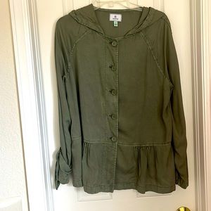 Susina brand light weight, spring jacket, button up front, cute tie sleeve.